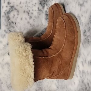 Womens UGG Downtown boots size 6